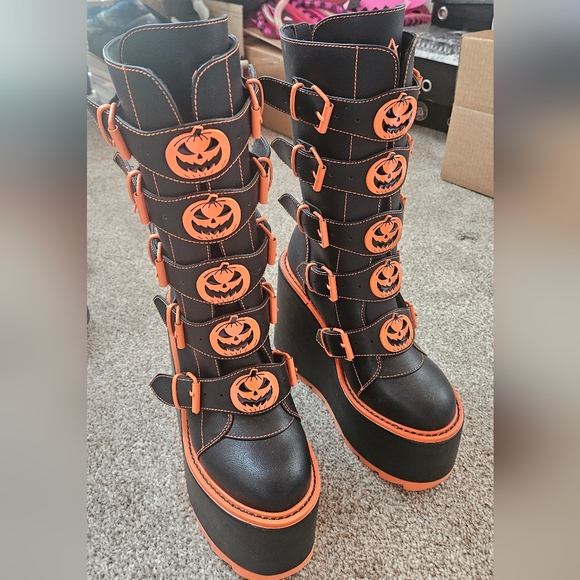 YRU Dune Jack-O-Lantern Black and Orange Halloween Platform Boots - Picture 2 of 4